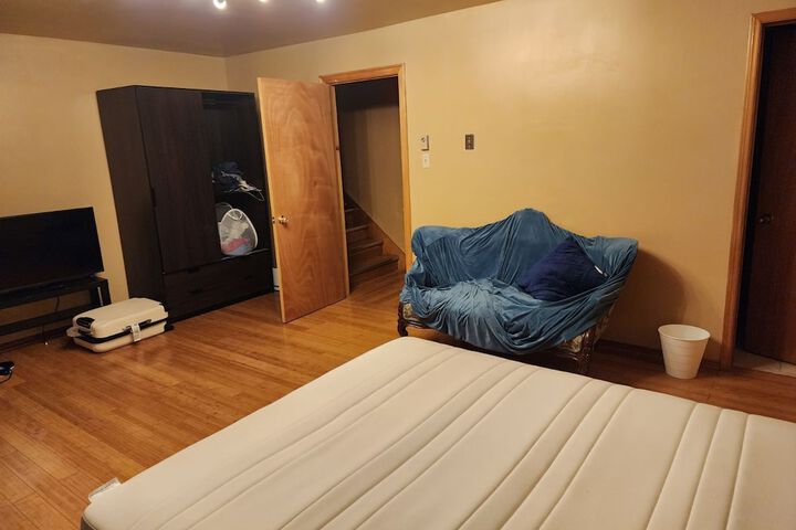Room 4 of 6