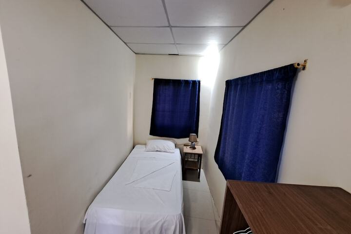 Room 6 of 25