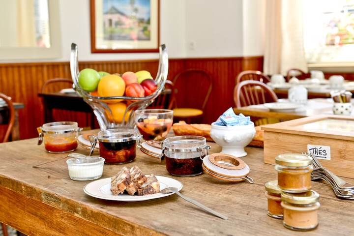 Breakfast/Coffee Service 25 of 38