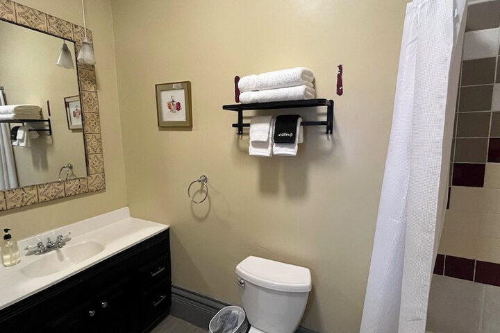 Room 18 of 32