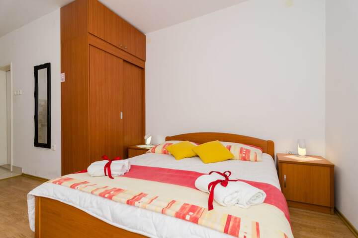 Room 30 of 104