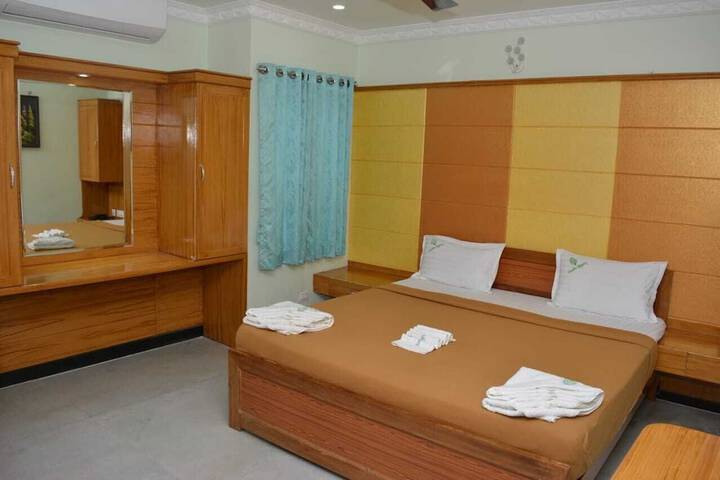Room 3 of 20