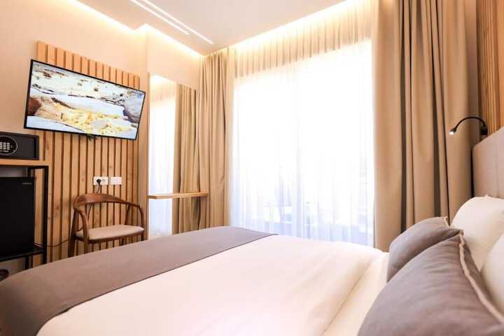 Room 33 of 96