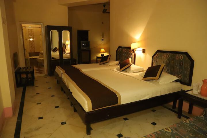 Room 3 of 35