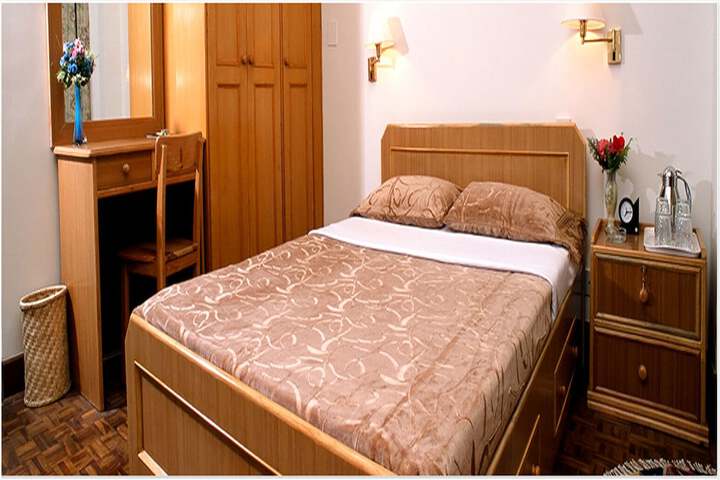 Room 4 of 25