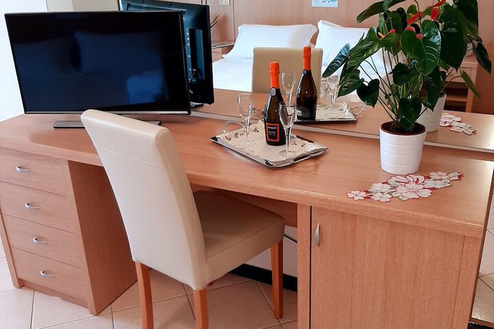 Room 14 of 66
