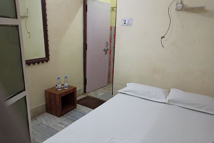 Room 28 of 79