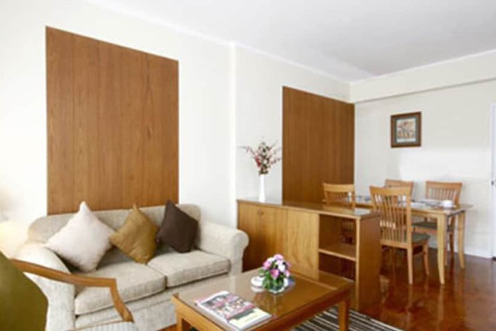 Room 28 of 102