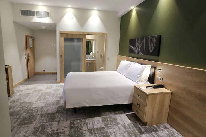 Room 17 of 86