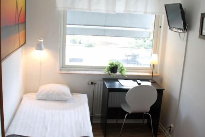 Room 4 of 24