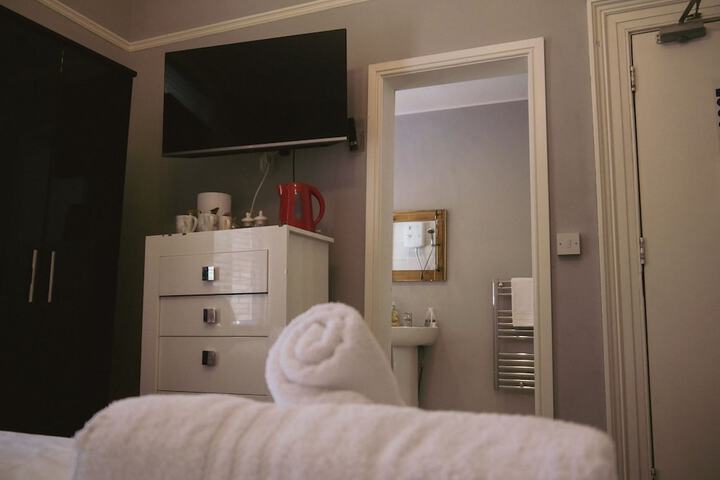 Room 9 of 105