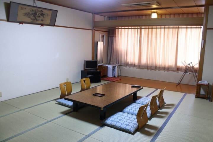 Room 12 of 53