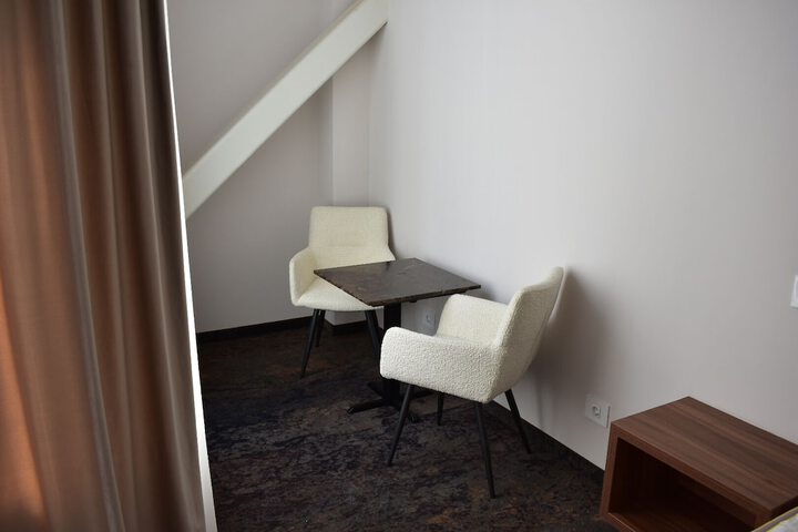 Room 22 of 36