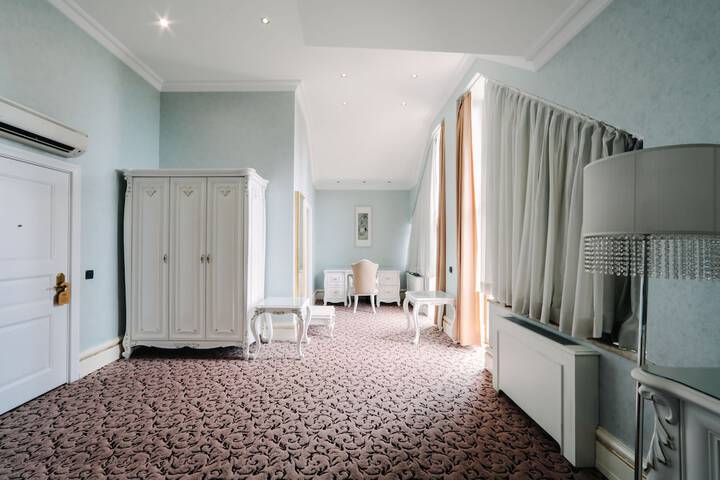 Room 14 of 32