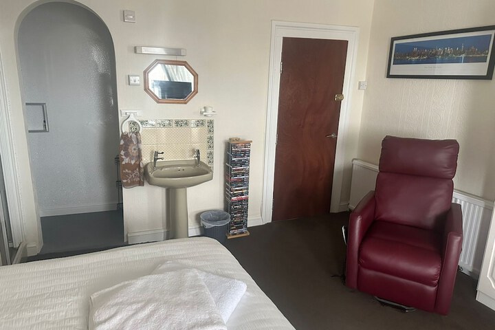 Room 15 of 32