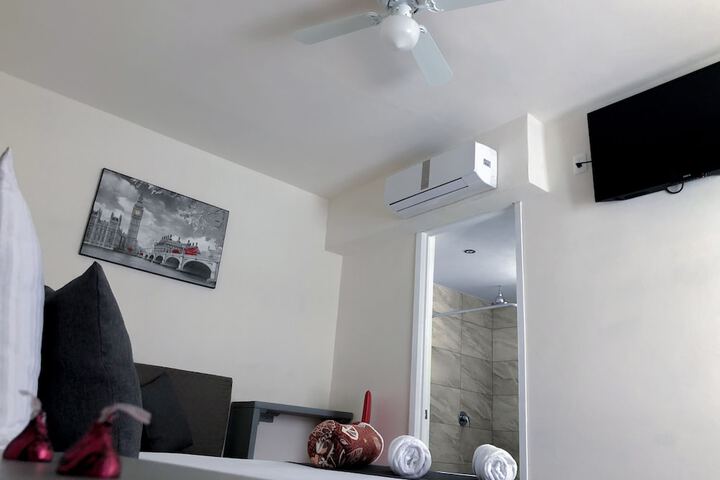 Room 4 of 62