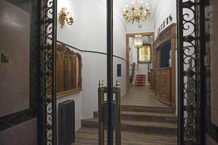 Entrance & Lobby