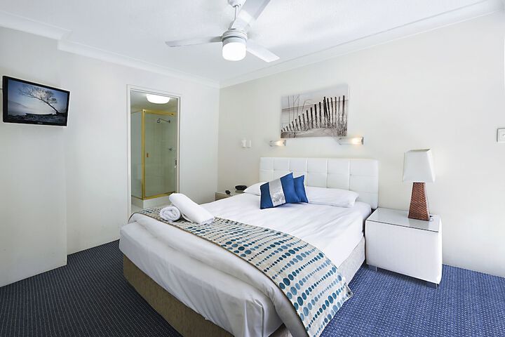 Room 5 of 115