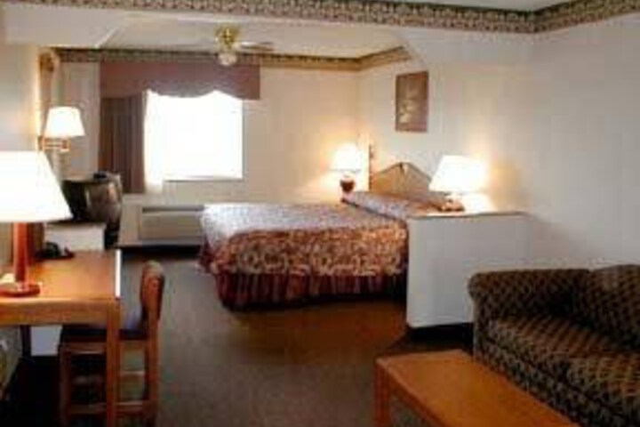  Rodeway Inn Carmel (Previously; Comfort Suites Carmel) 4