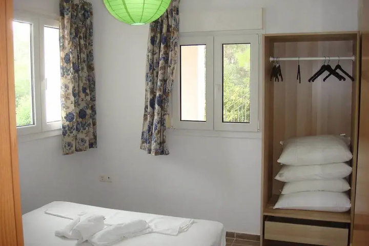 Room 5 of 15