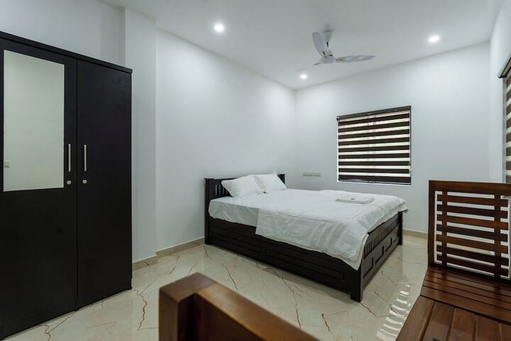 Room 11 of 33