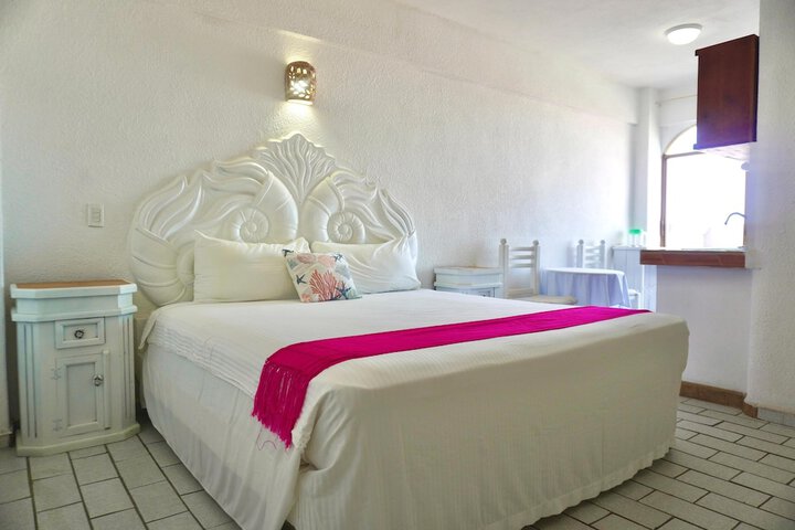 Room 7 of 32