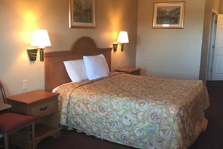 Room 6 of 30