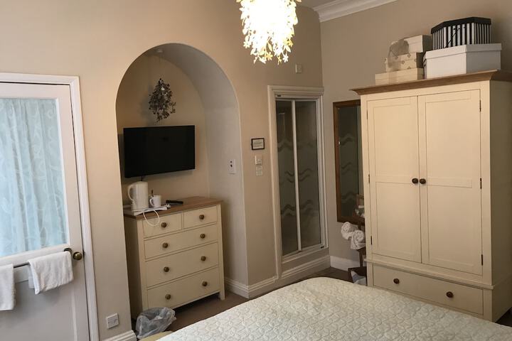 Room 15 of 34