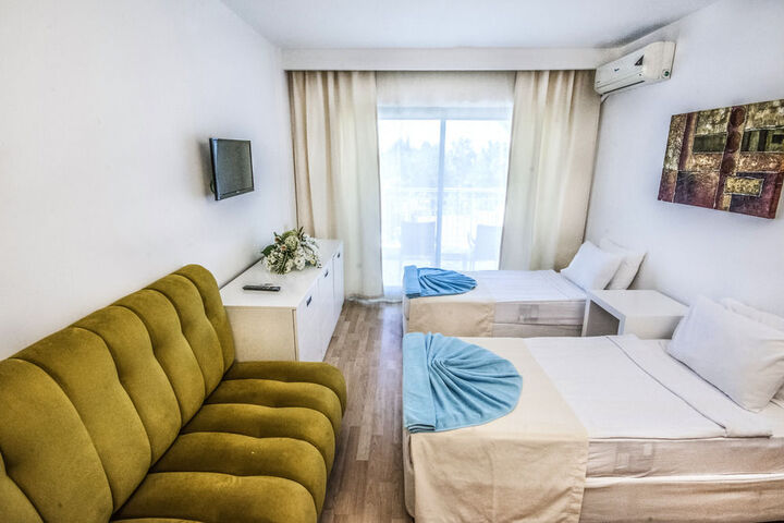 Room 32 of 43