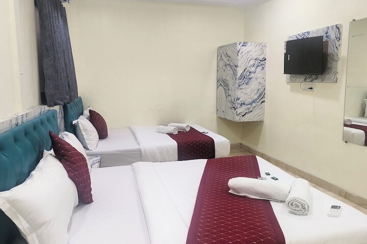 Room 7 of 76