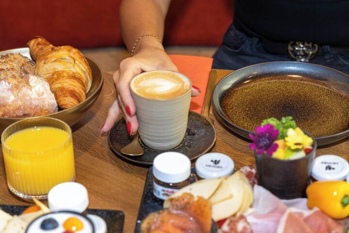 Breakfast/Coffee Service 77 of 91