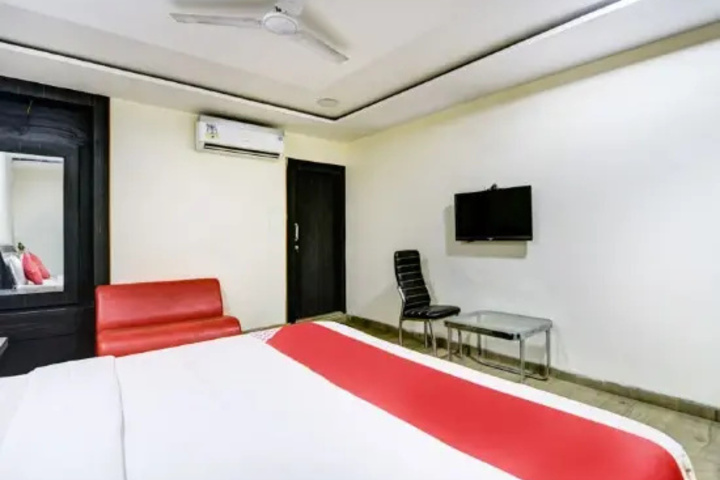 OYO 39372 Hotel Royal Palace