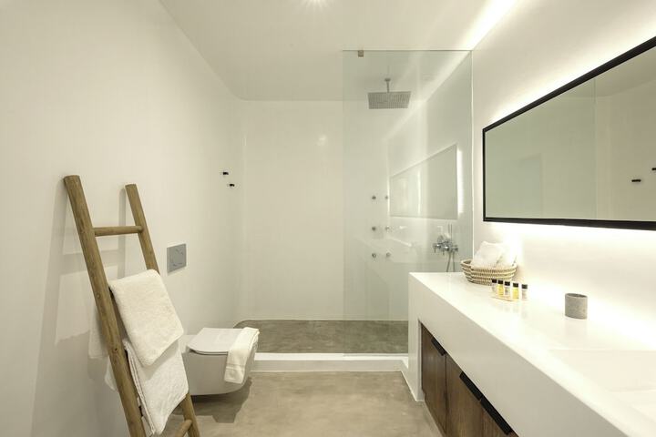Room 132 of 151