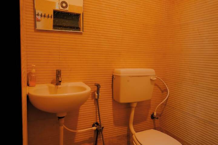 Room 51 of 94