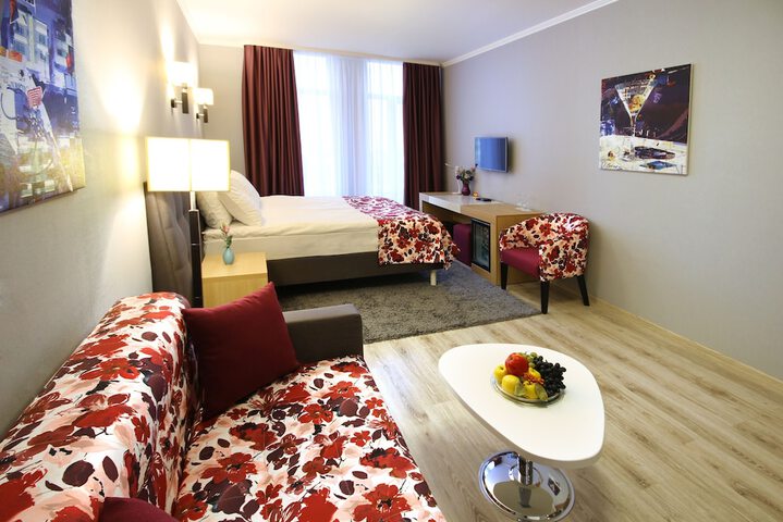 Room 9 of 38