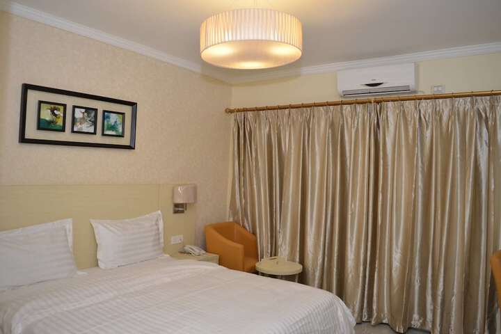 Room 9 of 44
