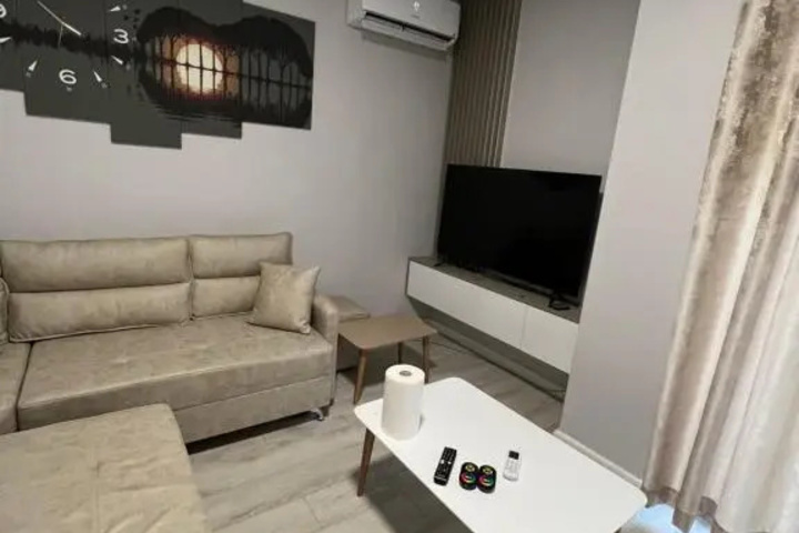 Room 8 of 9