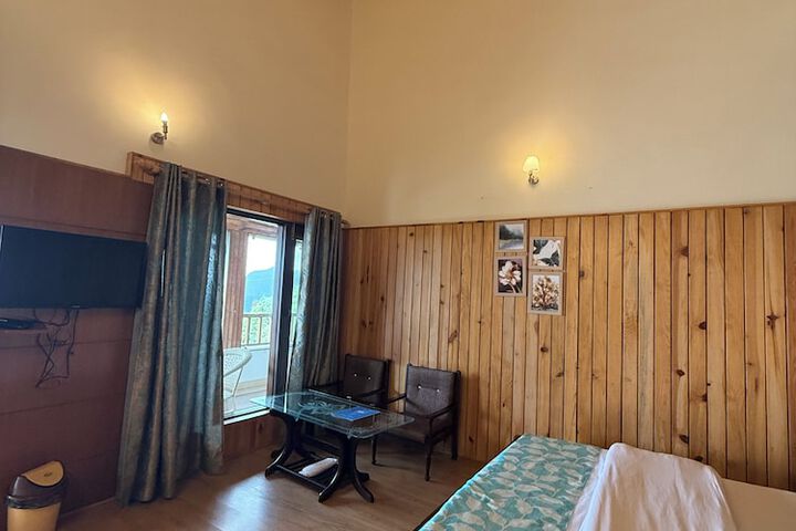 Room 33 of 38