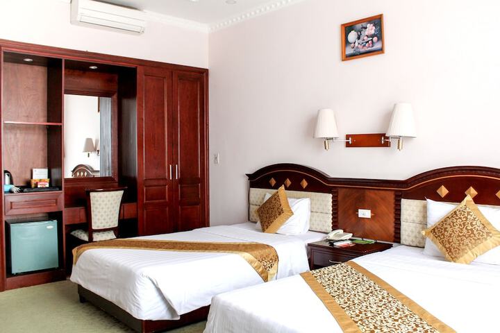 Room 12 of 33