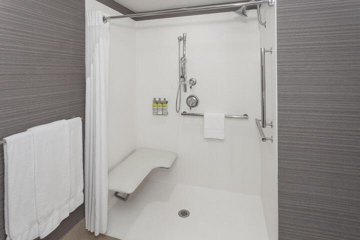 2 Queen Standard Communication Accessible Roll Shower (4 of 6)