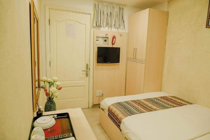 Room 3 of 116