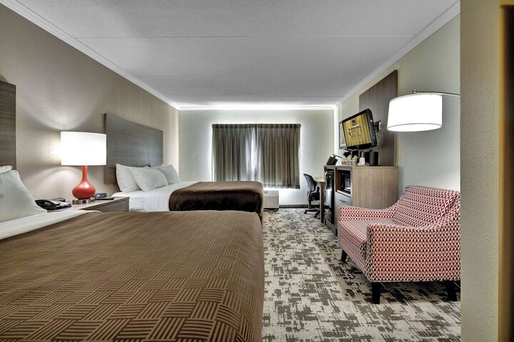 2 Queen Beds (8 of 15)