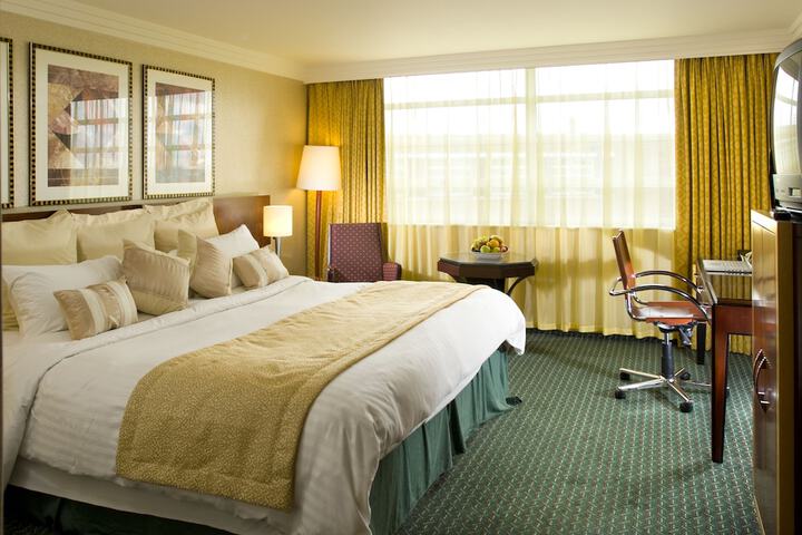 Room 3 of 84