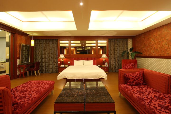 Room 5 of 44