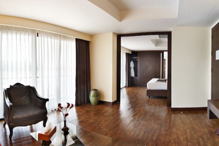 Room 28 of 61