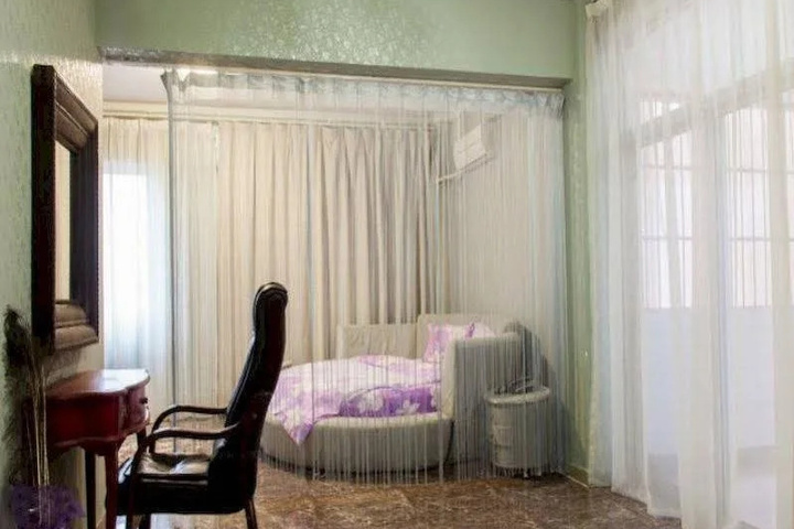 Room 2 of 3