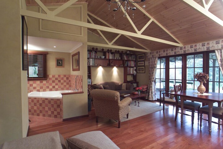 Room 11 of 28