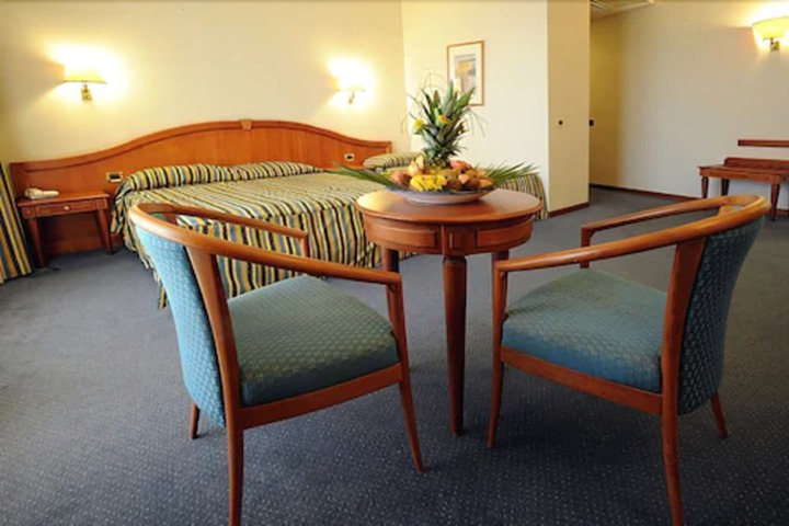 Room 6 of 20
