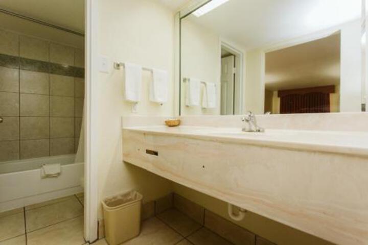 Room 2 of 4