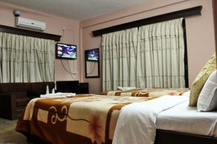 Room 16 of 38